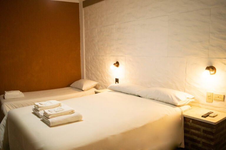 Habitación Triple de Hotel del Monumento
